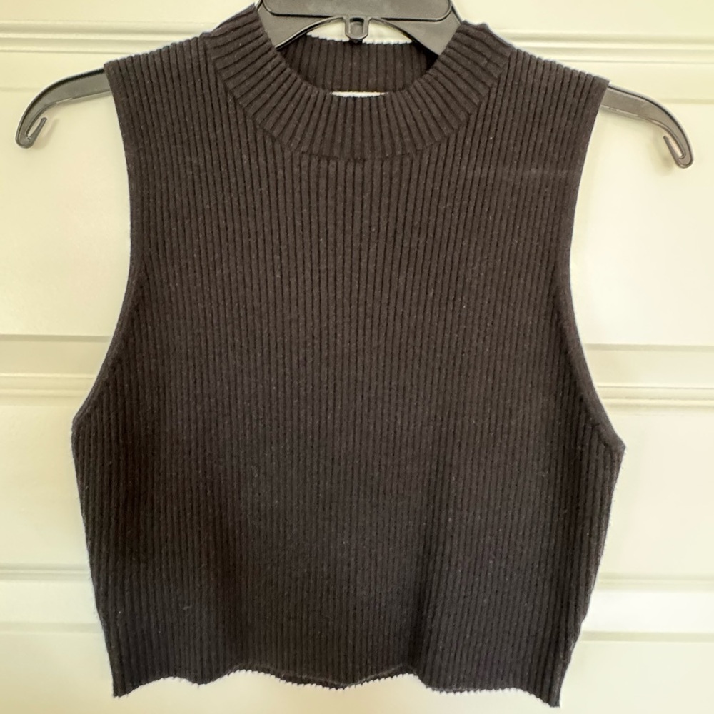 Sleeveless Ribber Sweater Crop Top